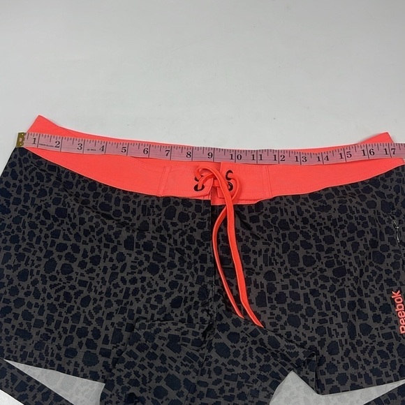 Reebok Women's Gray Orange Shorts Size Medium M - Picture 7 of 7